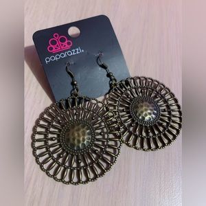 Paparazzi bloomed flower earrings